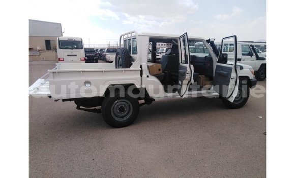 Buy Import Toyota Land Cruiser White Car in Import - Dubai in Adrar Buy Import Toyota Land Cruiser White Car in Import - Dubai in Adrar