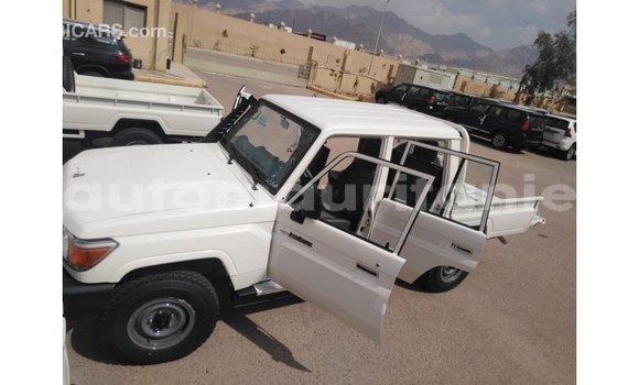Buy Import Toyota Land Cruiser White Car in Import - Dubai in Adrar Buy Import Toyota Land Cruiser White Car in Import - Dubai in Adrar