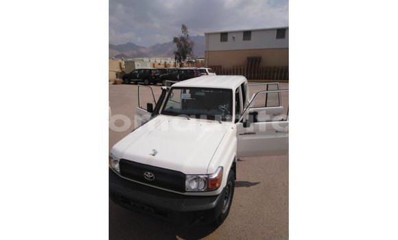 Buy Import Toyota Land Cruiser White Car in Import - Dubai in Adrar Buy Import Toyota Land Cruiser White Car in Import - Dubai in Adrar