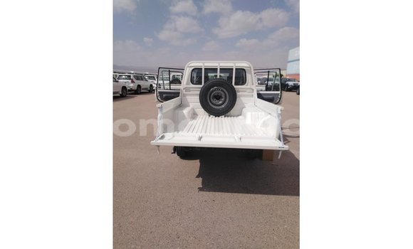 Buy Import Toyota Land Cruiser White Car in Import - Dubai in Adrar Buy Import Toyota Land Cruiser White Car in Import - Dubai in Adrar