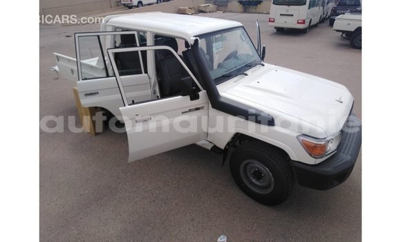 Buy Import Toyota Land Cruiser White Car in Import - Dubai in Adrar Buy Import Toyota Land Cruiser White Car in Import - Dubai in Adrar