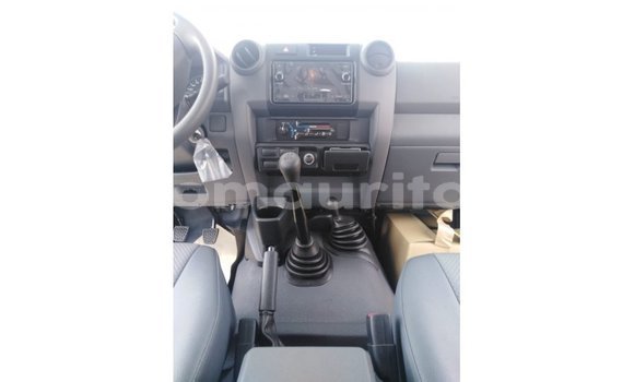 Buy Import Toyota Land Cruiser White Car in Import - Dubai in Adrar Buy Import Toyota Land Cruiser White Car in Import - Dubai in Adrar