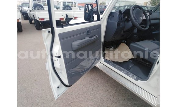Buy Import Toyota Land Cruiser White Car in Import - Dubai in Adrar Buy Import Toyota Land Cruiser White Car in Import - Dubai in Adrar