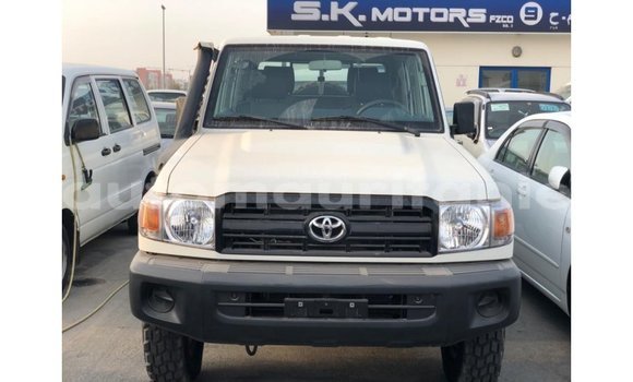 Buy Import Toyota Land Cruiser White Car in Import - Dubai in Adrar Buy Import Toyota Land Cruiser White Car in Import - Dubai in Adrar