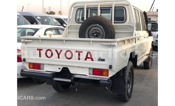Buy Import Toyota Land Cruiser White Car in Import - Dubai in Adrar Buy Import Toyota Land Cruiser White Car in Import - Dubai in Adrar
