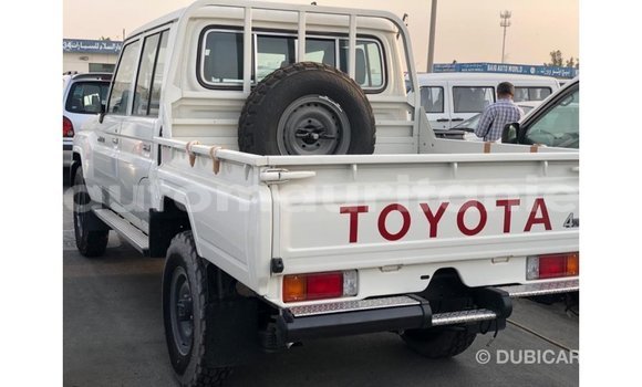 Buy Import Toyota Land Cruiser White Car in Import - Dubai in Adrar Buy Import Toyota Land Cruiser White Car in Import - Dubai in Adrar