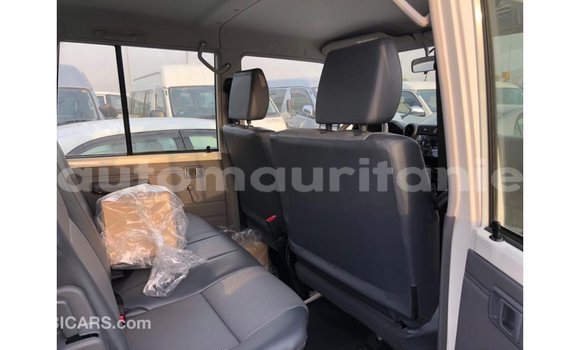 Buy Import Toyota Land Cruiser White Car in Import - Dubai in Adrar Buy Import Toyota Land Cruiser White Car in Import - Dubai in Adrar