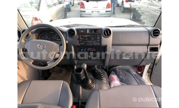 Buy Import Toyota Land Cruiser White Car in Import - Dubai in Adrar Buy Import Toyota Land Cruiser White Car in Import - Dubai in Adrar