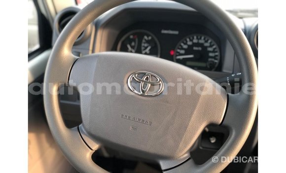 Buy Import Toyota Land Cruiser White Car in Import - Dubai in Adrar Buy Import Toyota Land Cruiser White Car in Import - Dubai in Adrar