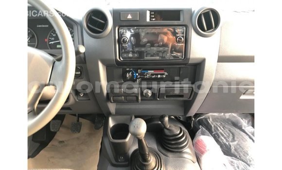 Buy Import Toyota Land Cruiser White Car in Import - Dubai in Adrar Buy Import Toyota Land Cruiser White Car in Import - Dubai in Adrar