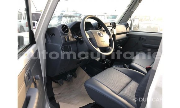 Buy Import Toyota Land Cruiser White Car in Import - Dubai in Adrar Buy Import Toyota Land Cruiser White Car in Import - Dubai in Adrar