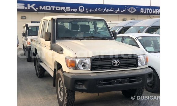 Buy Import Toyota Land Cruiser White Car in Import - Dubai in Adrar Buy Import Toyota Land Cruiser White Car in Import - Dubai in Adrar