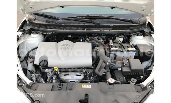 Acheter Import Utilitaire Toyota DA Blanc à Import - Dubai, Adrar Acheter Import Utilitaire Toyota DA Blanc à Import - Dubai, Adrar