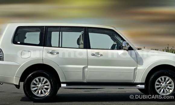 Acheter Import Voiture Mitsubishi Pajero Blanc à Import - Dubai, Adrar Acheter Import Voiture Mitsubishi Pajero Blanc à Import - Dubai, Adrar