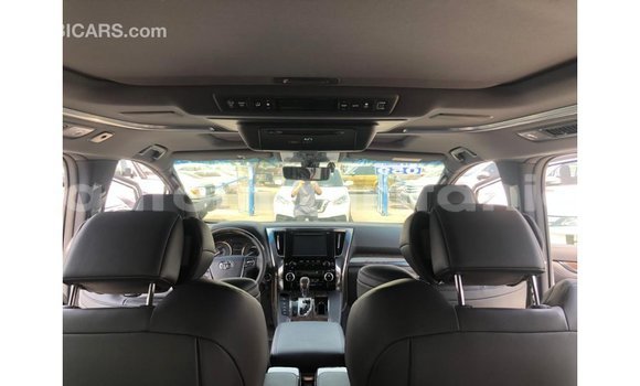 Buy Import Toyota Alphard White Car in Import - Dubai in Adrar Buy Import Toyota Alphard White Car in Import - Dubai in Adrar