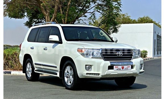 Acheter Import Voiture Toyota Land Cruiser Blanc à Import - Dubai, Adrar Acheter Import Voiture Toyota Land Cruiser Blanc à Import - Dubai, Adrar