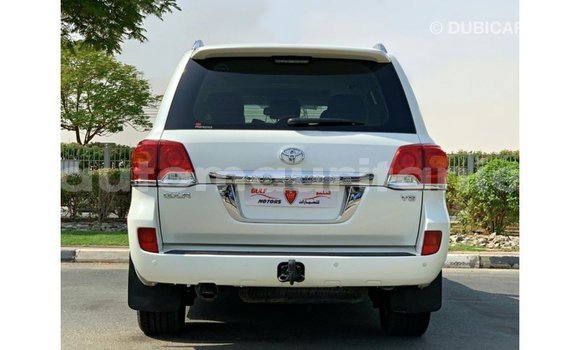 Acheter Import Voiture Toyota Land Cruiser Blanc à Import - Dubai, Adrar Acheter Import Voiture Toyota Land Cruiser Blanc à Import - Dubai, Adrar