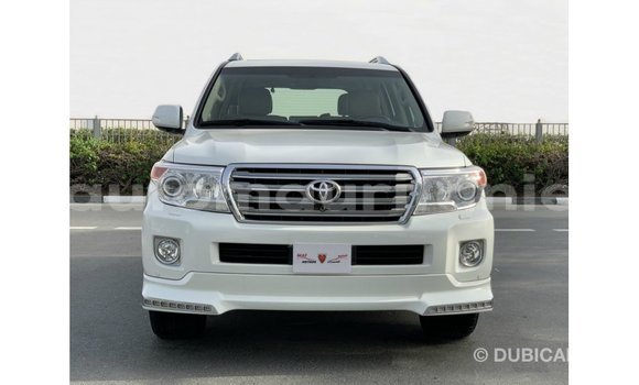 Acheter Import Voiture Toyota Land Cruiser Blanc à Import - Dubai, Adrar Acheter Import Voiture Toyota Land Cruiser Blanc à Import - Dubai, Adrar