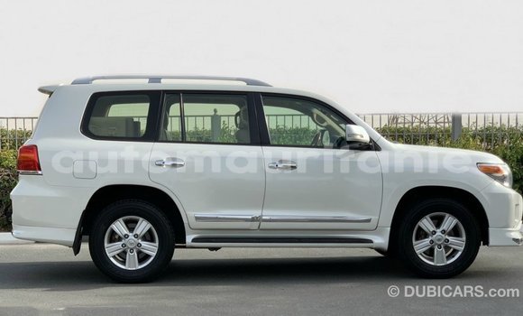 Acheter Import Voiture Toyota Land Cruiser Blanc à Import - Dubai, Adrar Acheter Import Voiture Toyota Land Cruiser Blanc à Import - Dubai, Adrar