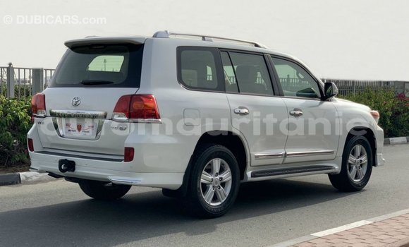 Acheter Import Voiture Toyota Land Cruiser Blanc à Import - Dubai, Adrar Acheter Import Voiture Toyota Land Cruiser Blanc à Import - Dubai, Adrar