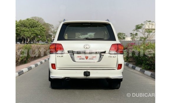 Acheter Import Voiture Toyota Land Cruiser Blanc à Import - Dubai, Adrar Acheter Import Voiture Toyota Land Cruiser Blanc à Import - Dubai, Adrar