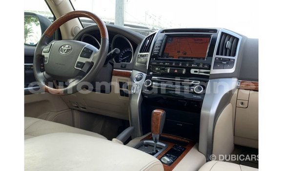 Acheter Import Voiture Toyota Land Cruiser Blanc à Import - Dubai, Adrar Acheter Import Voiture Toyota Land Cruiser Blanc à Import - Dubai, Adrar