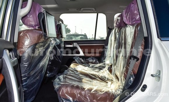 Acheter Import Voiture Toyota Land Cruiser Blanc à Import - Dubai, Adrar Acheter Import Voiture Toyota Land Cruiser Blanc à Import - Dubai, Adrar