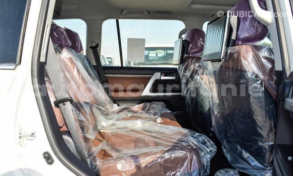 Acheter Import Voiture Toyota Land Cruiser Blanc à Import - Dubai, Adrar Acheter Import Voiture Toyota Land Cruiser Blanc à Import - Dubai, Adrar