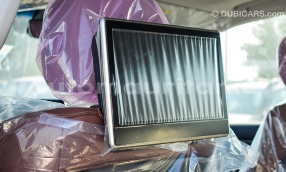 Acheter Import Voiture Toyota Land Cruiser Blanc à Import - Dubai, Adrar Acheter Import Voiture Toyota Land Cruiser Blanc à Import - Dubai, Adrar