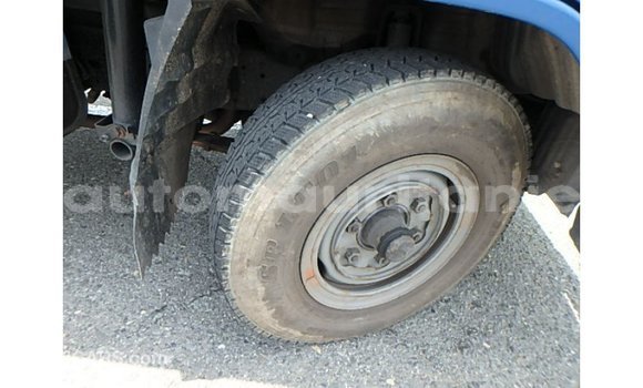 Acheter Import Utilitaire Toyota HiAce Bleu à Import - Dubai, Adrar Acheter Import Utilitaire Toyota HiAce Bleu à Import - Dubai, Adrar