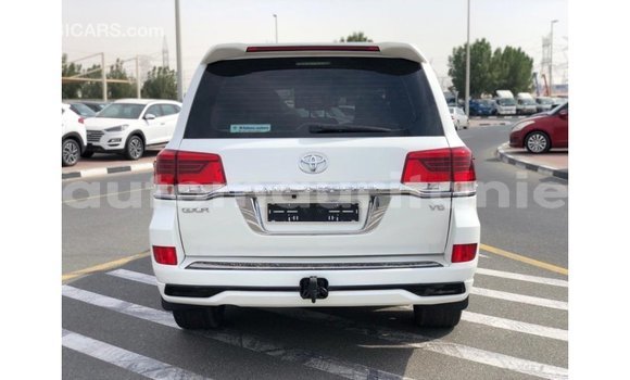 Buy Import Toyota Land Cruiser White Car in Import - Dubai in Adrar Buy Import Toyota Land Cruiser White Car in Import - Dubai in Adrar