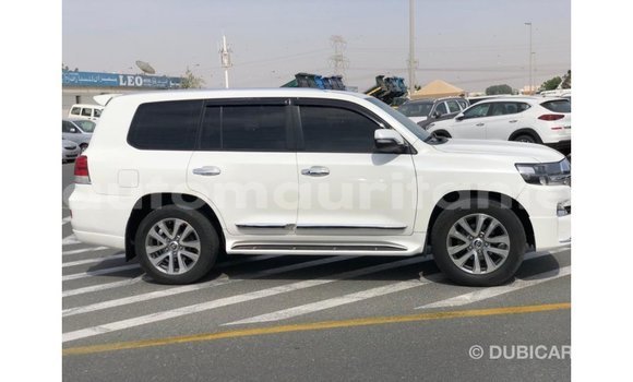 Buy Import Toyota Land Cruiser White Car in Import - Dubai in Adrar Buy Import Toyota Land Cruiser White Car in Import - Dubai in Adrar
