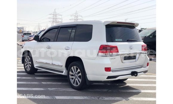 Buy Import Toyota Land Cruiser White Car in Import - Dubai in Adrar Buy Import Toyota Land Cruiser White Car in Import - Dubai in Adrar