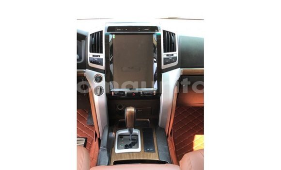 Buy Import Toyota Land Cruiser White Car in Import - Dubai in Adrar Buy Import Toyota Land Cruiser White Car in Import - Dubai in Adrar