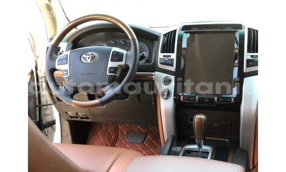 Buy Import Toyota Land Cruiser White Car in Import - Dubai in Adrar Buy Import Toyota Land Cruiser White Car in Import - Dubai in Adrar