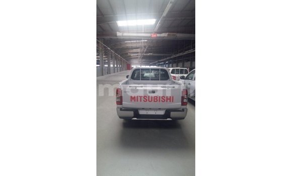 Buy Import Mitsubishi L200 White Car in Import - Dubai in Adrar Buy Import Mitsubishi L200 White Car in Import - Dubai in Adrar