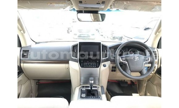 Acheter Import Voiture Toyota Land Cruiser Blanc à Import - Dubai, Adrar Acheter Import Voiture Toyota Land Cruiser Blanc à Import - Dubai, Adrar