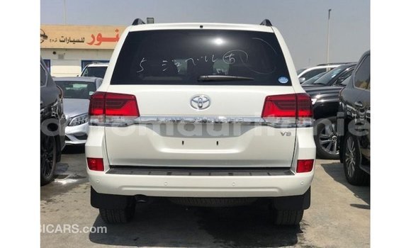 Acheter Import Voiture Toyota Land Cruiser Blanc à Import - Dubai, Adrar Acheter Import Voiture Toyota Land Cruiser Blanc à Import - Dubai, Adrar