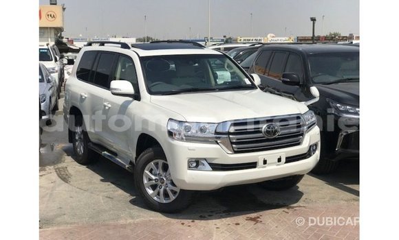Acheter Import Voiture Toyota Land Cruiser Blanc à Import - Dubai, Adrar Acheter Import Voiture Toyota Land Cruiser Blanc à Import - Dubai, Adrar