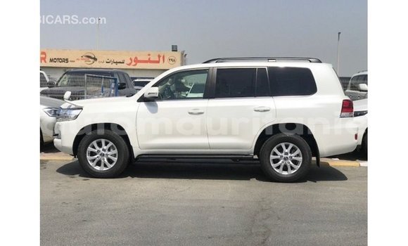 Acheter Import Voiture Toyota Land Cruiser Blanc à Import - Dubai, Adrar Acheter Import Voiture Toyota Land Cruiser Blanc à Import - Dubai, Adrar