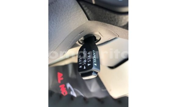 Acheter Import Voiture Toyota Land Cruiser Blanc à Import - Dubai, Adrar Acheter Import Voiture Toyota Land Cruiser Blanc à Import - Dubai, Adrar