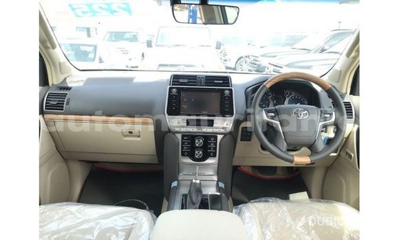 Acheter Import Voiture Toyota Prado Blanc à Import - Dubai, Adrar Acheter Import Voiture Toyota Prado Blanc à Import - Dubai, Adrar