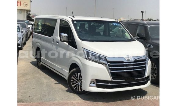 Acheter Import Voiture Toyota Granvia Blanc à Import - Dubai, Adrar Acheter Import Voiture Toyota Granvia Blanc à Import - Dubai, Adrar
