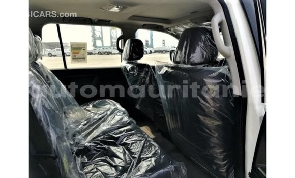 Buy Import Toyota Land Cruiser White Car in Import - Dubai in Adrar Buy Import Toyota Land Cruiser White Car in Import - Dubai in Adrar