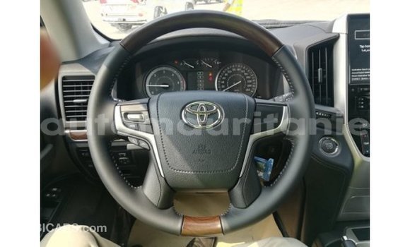 Buy Import Toyota Land Cruiser White Car in Import - Dubai in Adrar Buy Import Toyota Land Cruiser White Car in Import - Dubai in Adrar