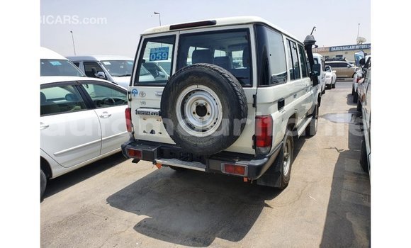 Acheter Import Voiture Toyota Land Cruiser Blanc à Import - Dubai, Adrar Acheter Import Voiture Toyota Land Cruiser Blanc à Import - Dubai, Adrar