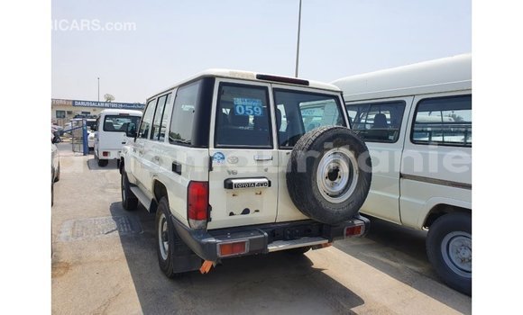Acheter Import Voiture Toyota Land Cruiser Blanc à Import - Dubai, Adrar Acheter Import Voiture Toyota Land Cruiser Blanc à Import - Dubai, Adrar