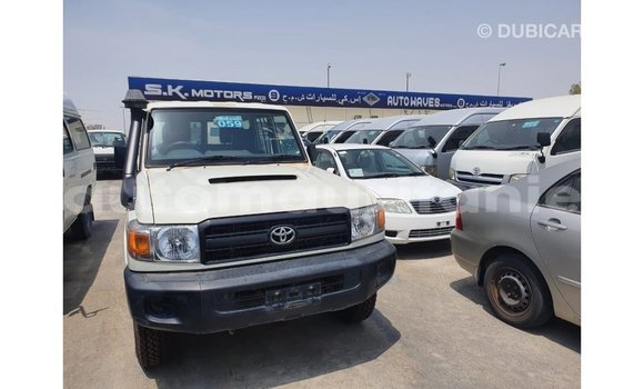 Acheter Import Voiture Toyota Land Cruiser Blanc à Import - Dubai, Adrar Acheter Import Voiture Toyota Land Cruiser Blanc à Import - Dubai, Adrar