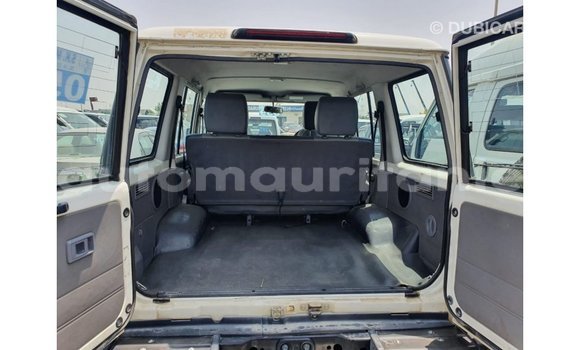 Acheter Import Voiture Toyota Land Cruiser Blanc à Import - Dubai, Adrar Acheter Import Voiture Toyota Land Cruiser Blanc à Import - Dubai, Adrar