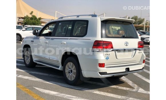 Buy Import Toyota Land Cruiser White Car in Import - Dubai in Adrar Buy Import Toyota Land Cruiser White Car in Import - Dubai in Adrar